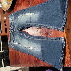 Curvey boot cut distress Jeans. 5 pockets. Zip. Like new. Button pockets in back